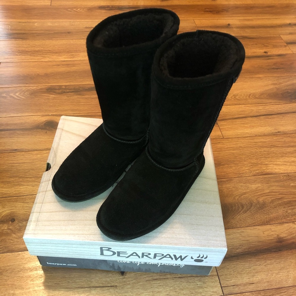 Bearpaw tall boots in black size 3